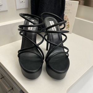 Steve Madden Platform Pumps